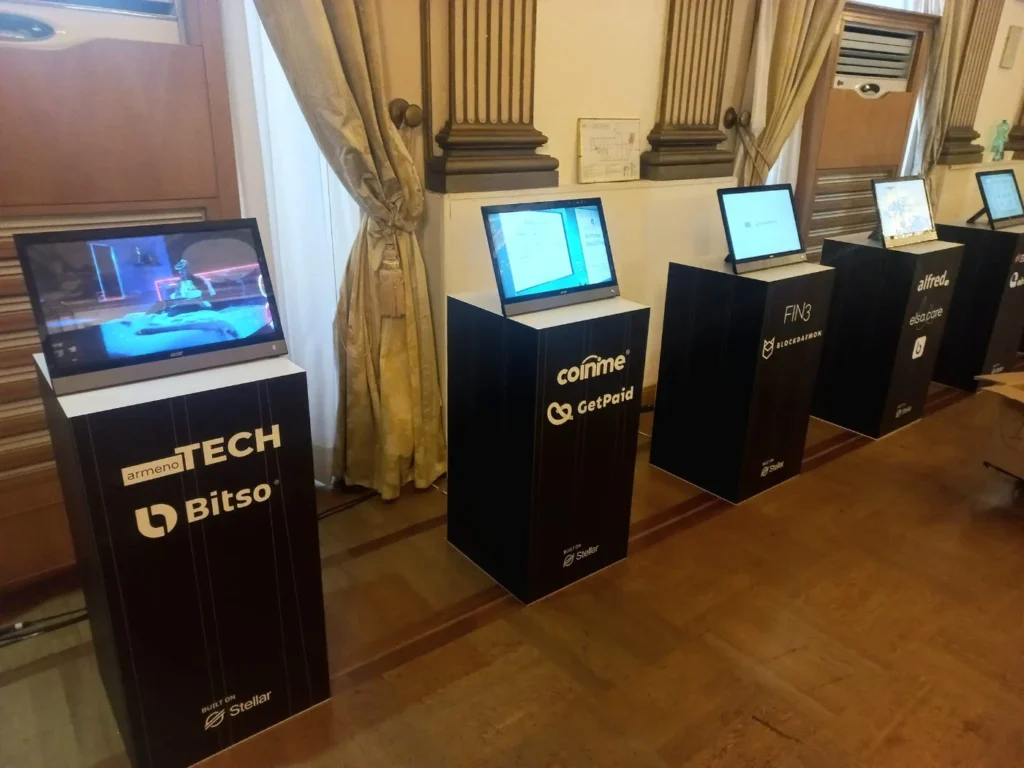 postazioni multimediali stellar spazio field